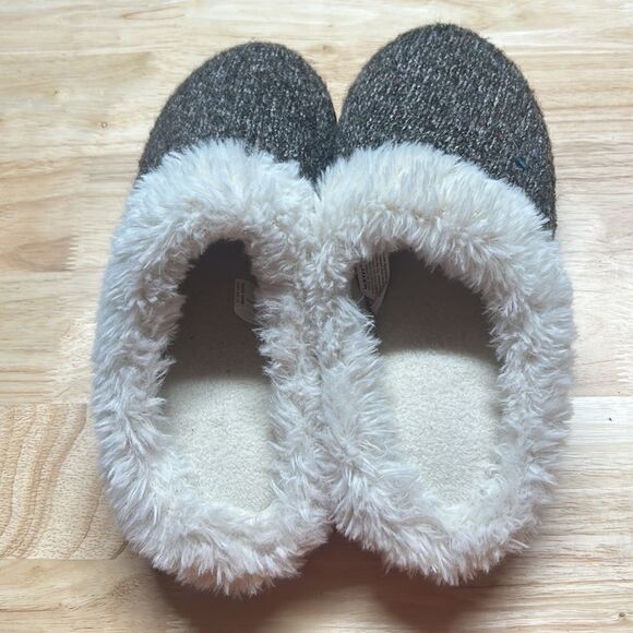 Fuzzy Warm Slippers - Picture 2 of 6